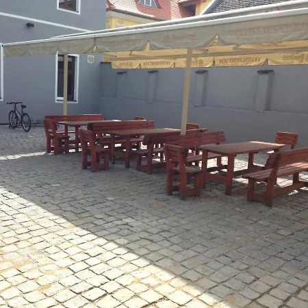 Restaurace U Kostela イン *