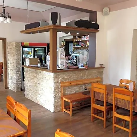 Restaurace U Kostela Locanda *