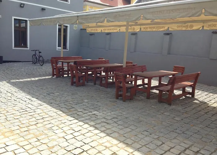 Restaurace U Kostela Locanda *
